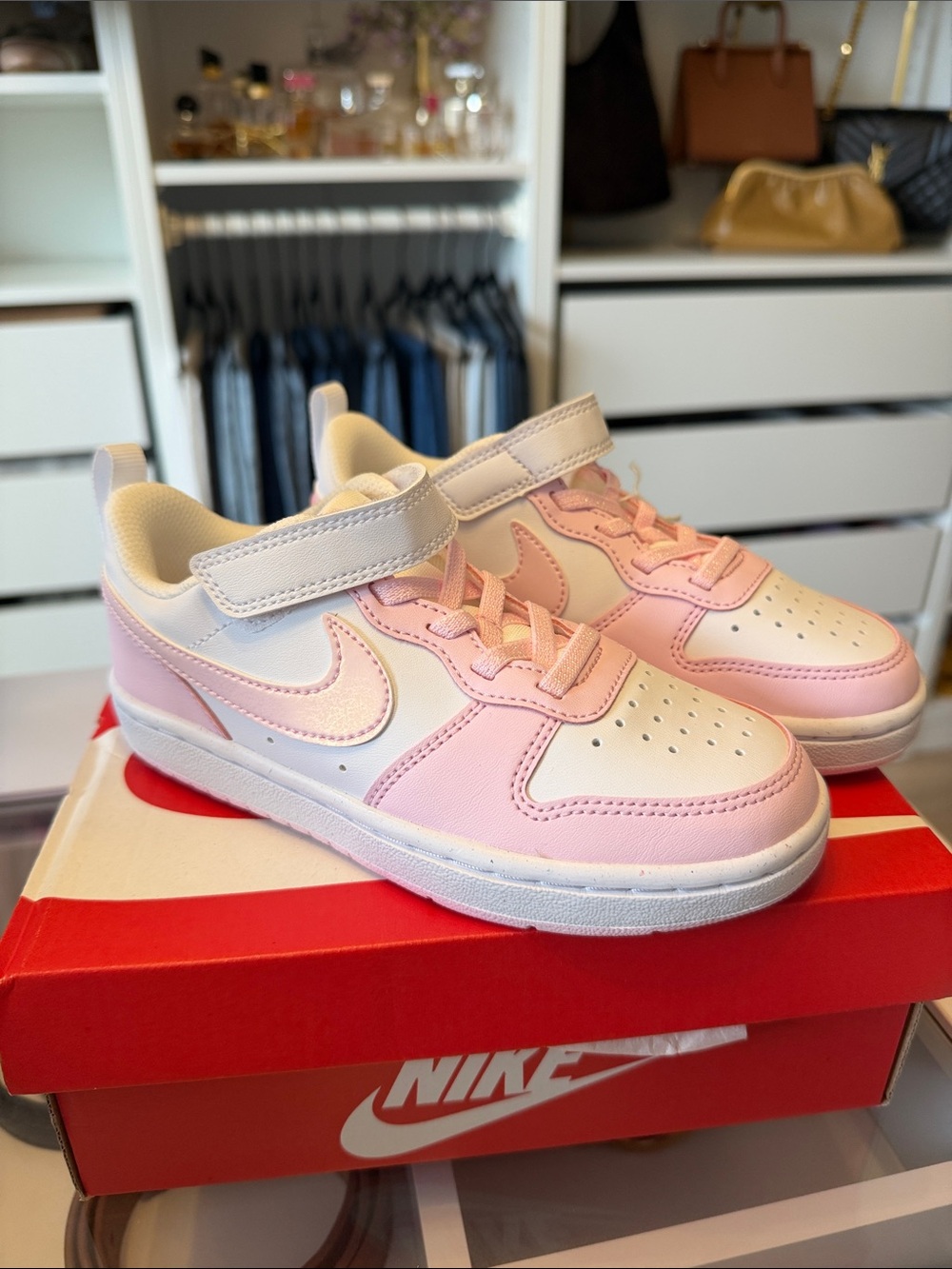 Nike Kids Low-Top Sneakers in Pink and White
